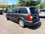 Used 2016 Chrysler Town & Country Touring image 5