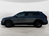 Used 2024 Volkswagen Tiguan SE w/ Panoramic Sunroof Package image 3