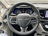 Used 2023 Chrysler Pacifica Touring-L image 5
