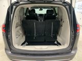 Used 2022 Chrysler Pacifica Touring-L image 6