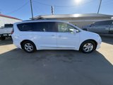 Used 2018 Chrysler Pacifica Touring-L image 2