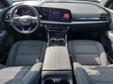 Used 2025 Chevrolet Traverse LT image 3