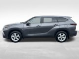 Used 2024 Toyota Highlander LE image 2