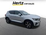 Used 2024 Volvo XC40 B5 Core image 2