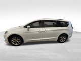 Used 2017 Chrysler Pacifica Limited w/ UConnect Theater Package image 2