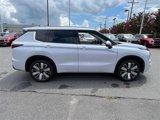 New 2025 Mitsubishi Outlander SEL image 3