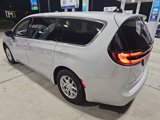 Used 2024 Chrysler Pacifica Touring-L image 5