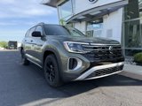 New 2025 Volkswagen Atlas Peak Edition SE image 2
