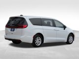 Used 2023 Chrysler Pacifica Touring-L image 3