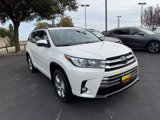 Used 2017 Toyota Highlander Limited image 3