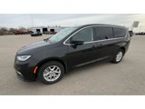 Used 2023 Chrysler Pacifica Touring-L image 4