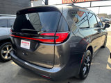 Used 2022 Chrysler Pacifica Limited w/ Uconnect Theater Family Group image 4