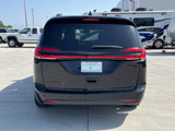 Used 2025 Chrysler Pacifica Limited image 4