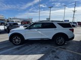 Used 2022 Ford Explorer XLT w/ Equipment Group 202A image 4