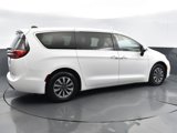 Used 2023 Chrysler Pacifica Touring-L image 4