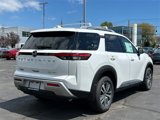 New 2025 Nissan Pathfinder SL image 2