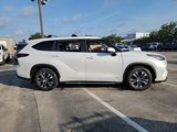 Used 2025 Toyota Highlander XLE image 4