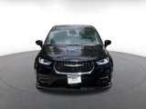 Used 2024 Chrysler Pacifica Touring-L image 4