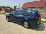 Used 2022 Chrysler Pacifica Touring-L image 4