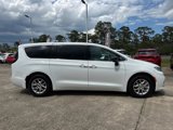 Used 2024 Chrysler Pacifica Touring-L image 2
