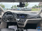 Used 2023 Chrysler Pacifica Touring-L image 5