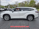 New 2025 Toyota Highlander Platinum image 4