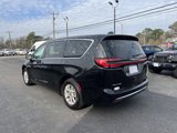 Used 2023 Chrysler Pacifica Touring-L image 6