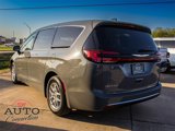 Used 2023 Chrysler Pacifica Touring-L image 4