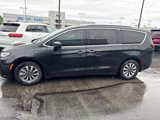 Used 2021 Chrysler Pacifica Touring-L image 2