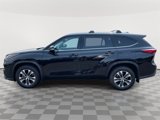 Used 2022 Toyota Highlander XLE image 4