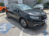 Used 2023 Chrysler Pacifica Touring-L image 6
