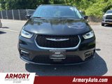 Used 2023 Chrysler Pacifica Touring-L image 2