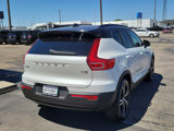 Used 2022 Volvo XC40 T5 R-Design image 3