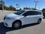New 2025 Chrysler Pacifica Select image 4