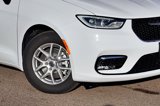 New 2025 Chrysler Pacifica Select image 4
