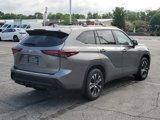 Used 2025 Toyota Highlander XLE image 2