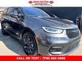 Used 2022 Chrysler Pacifica Limited w/ Uconnect Theater Family Group image 3