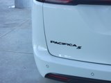 New 2023 Chrysler Pacifica Limited w/ Uconnect Theater Family Group image 6