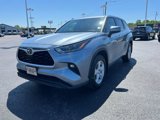 Used 2021 Toyota Highlander LE image 3