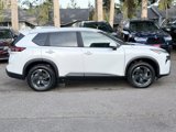 Used 2024 Nissan Rogue SV image 2