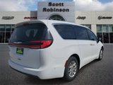 New 2025 Chrysler Pacifica Select image 4