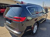 Used 2022 Chrysler Pacifica Touring-L image 5