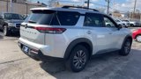 Used 2024 Nissan Pathfinder SV image 4