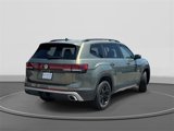 New 2025 Volkswagen Atlas Peak Edition SE image 4