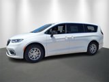 New 2025 Chrysler Pacifica Select image 2