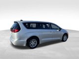 Used 2024 Chrysler Pacifica Touring-L image 5