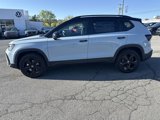 New 2025 Volkswagen Taos SE image 3