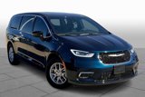New 2025 Chrysler Pacifica Select image 2