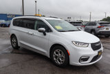 Used 2023 Chrysler Pacifica Limited image 3