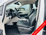 Used 2023 Chrysler Pacifica Limited image 3